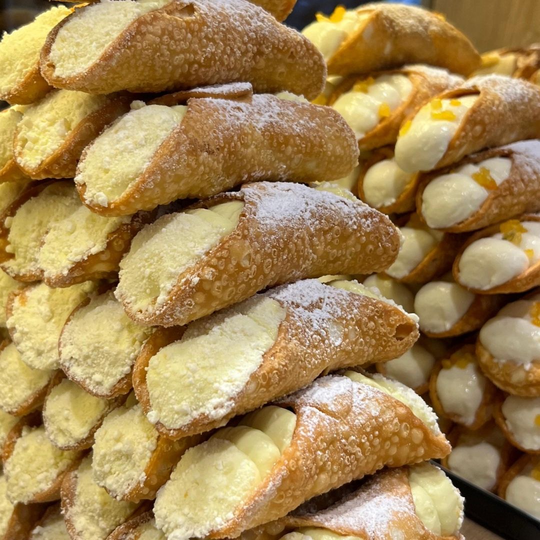 Just Naples | Pizza and Cannoli